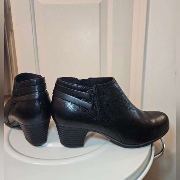 Clarks women's cushion collection mini ankle boots (size 7 1/2) - Picture 4 of 9